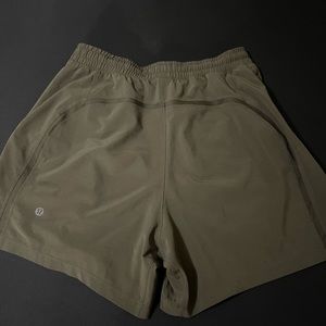 Lululemon Green pace breaker 5” shorts Small